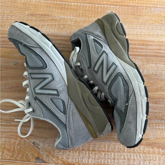 New Balance Gray Sneakers with Mesh Upper and Cushioned Midsole - Picture 4 of 4